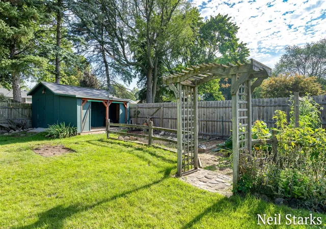 Photo 3 of Single family home for sale at 1633 Woodview St, Jenison, MI 49428 | MLS# 70554708 | Listing updated on 2026-08-27