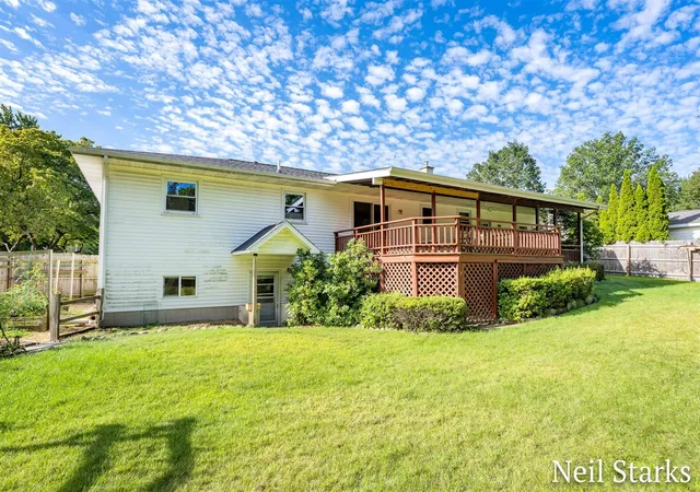 Photo 3 of Single family home for sale at 1633 Woodview St, Jenison, MI 49428 | MLS# 70554708 | Listing updated on 2026-08-27