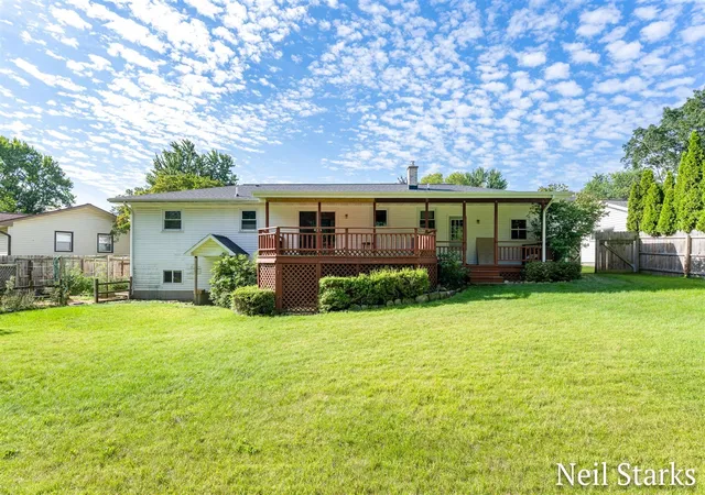 Photo 4 of Single family home for sale at 1633 Woodview St, Jenison, MI 49428 | MLS# 70554708 | Listing updated on 2026-08-27