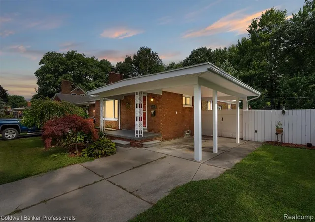 Photo 1 of Single family home for sale at 22101 Mauer St, Saint Clair Shores, MI 48080 3548 | MLS# 61009749 | Listing updated on 2026-09-06