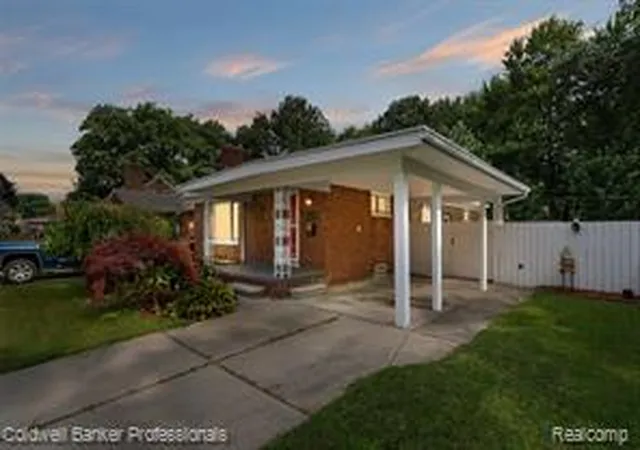Homes for sale in Saint Clair Shores, MI | 22101 Mauer St, Saint Clair Shores, MI 48080 | MLS# 61009749