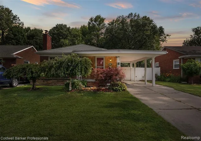 Photo 3 of Single family home for sale at 22101 Mauer St, Saint Clair Shores, MI 48080 3548 | MLS# 61009749 | Listing updated on 2026-09-06