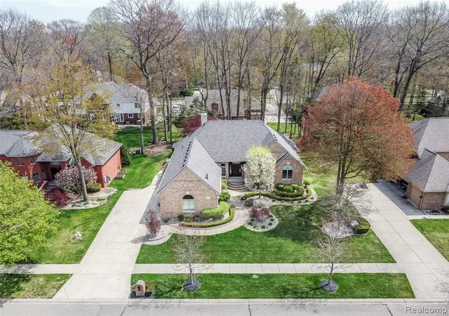 Photo 3 of Single family home for sale at 53588 Oak Grv, Shelby Township, MI 48315 | MLS# 61022204 | Listing updated on 2026-08-19
