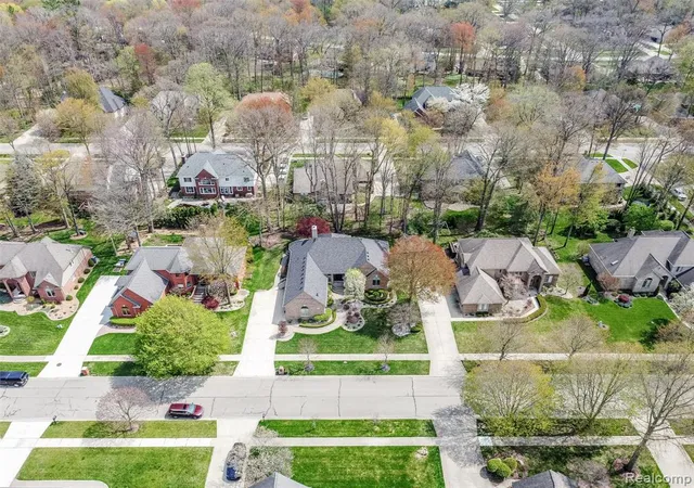 Photo 4 of Single family home for sale at 53588 Oak Grv, Shelby Township, MI 48315 | MLS# 61022204 | Listing updated on 2026-08-19