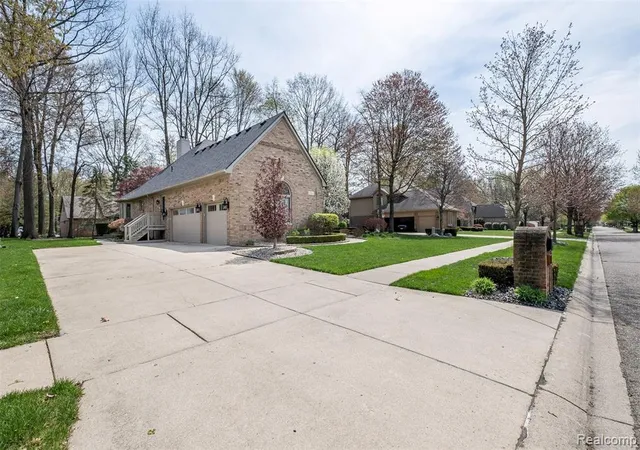 Photo 5 of Single family home for sale at 53588 Oak Grv, Shelby Township, MI 48315 | MLS# 61022204 | Listing updated on 2026-08-19