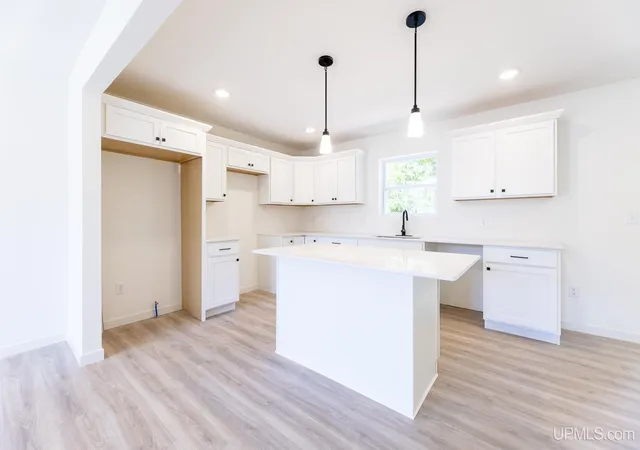 Photo 2 of Single family home for sale at 627 Oak Lawn Dr, Hancock, MI 49930 | MLS# 50220034 | Listing updated on 2026-08-27