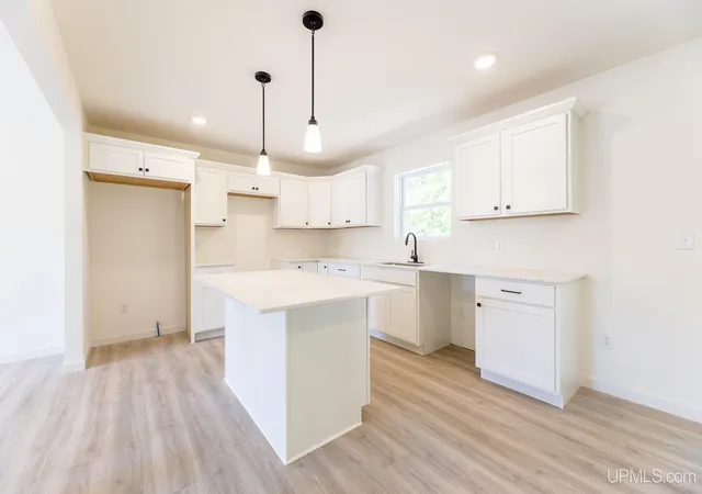 Photo 3 of Single family home for sale at 627 Oak Lawn Dr, Hancock, MI 49930 | MLS# 50220034 | Listing updated on 2026-08-27