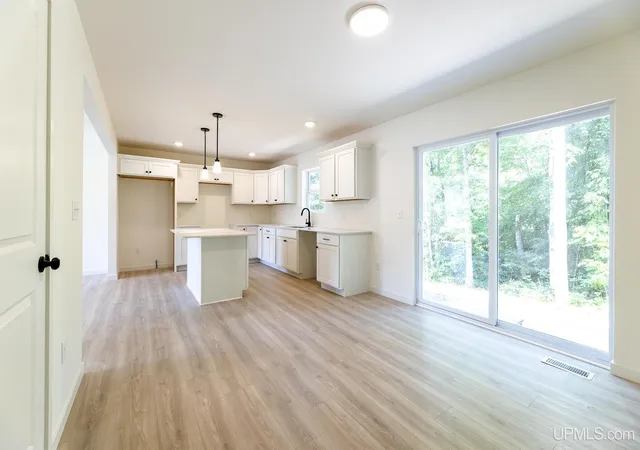 Photo 4 of Single family home for sale at 627 Oak Lawn Dr, Hancock, MI 49930 | MLS# 50220034 | Listing updated on 2026-08-27
