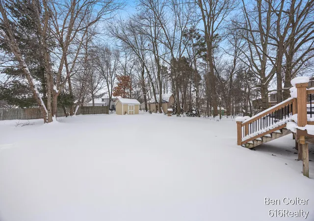 3rd image of 5408 Fieldstone Dr, Wyoming, MI 49418 | MLS# 70513027