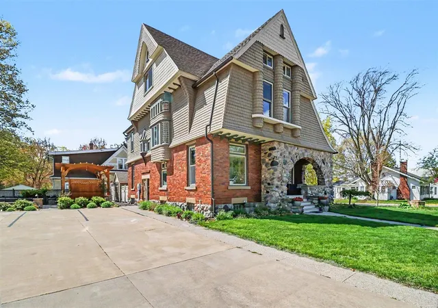 Photo 2 of Single family home for sale at 303 S Courtland St, Hart, MI 49420 | MLS# 70529288 | Listing updated on 2026-08-31