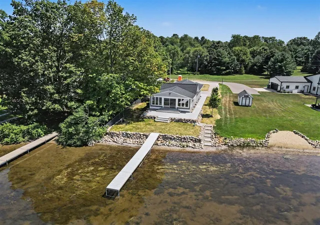 2nd image of 52070 Lake Ave, Three Rivers, MI 49093 | MLS# 70550159