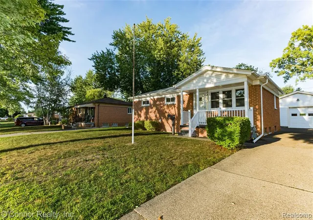1st image of 721 Carolina Ave, Marysville, MI 48040 | MLS# 61022158