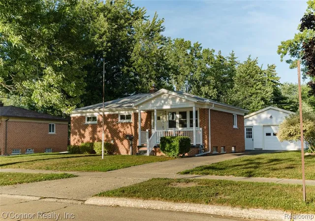 2nd image of 721 Carolina Ave, Marysville, MI 48040 | MLS# 61022158