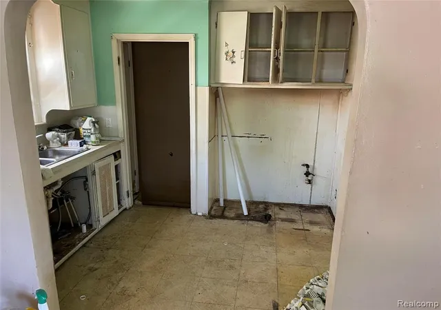 Photo 2 of Single family home for sale at 6350 Radnor St, Detroit, MI 48224 | MLS# 61010111 | Listing updated on 2026-08-22