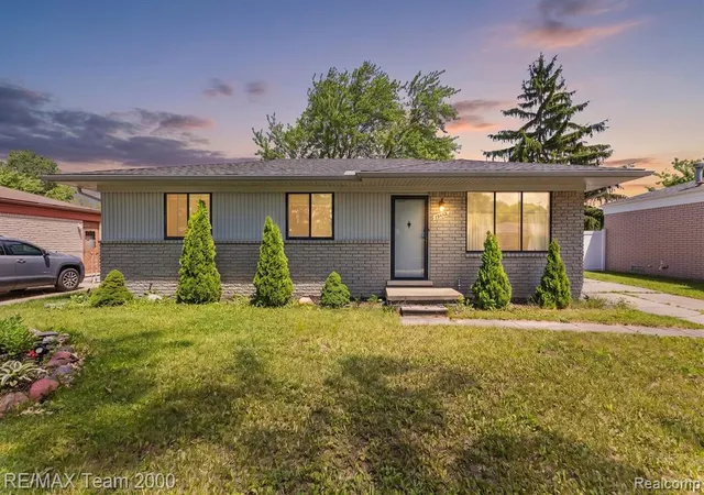 Homes for sale in Clinton Township, MI | 18533 Matthew Dr, Clinton Township, MI 48035 | MLS# 61003052