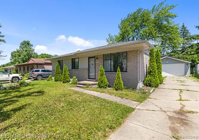 Homes for sale in Clinton Township, MI | 18533 Matthew Dr, Clinton Township, MI 48035 | MLS# 61003052