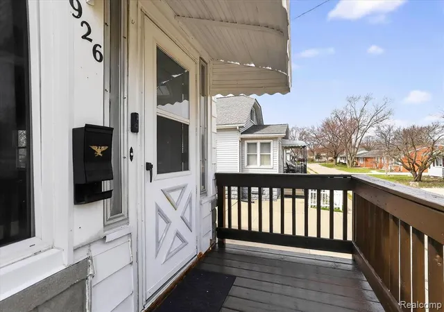 4th image of 926 Kentucky Ct, Monroe, MI 48161 | MLS# 60978667