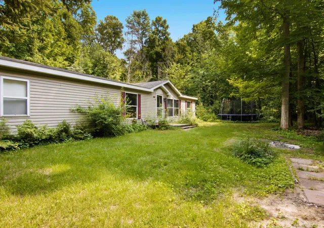 4th image of 2783 Lake Ann Rd, Interlochen, MI 49643 | MLS# 80072259