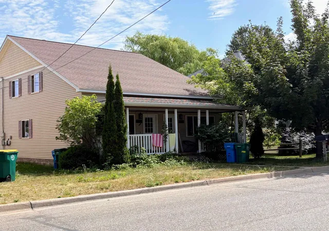2nd image of 2210 Longyear Ave, Marquette, MI 49855 | MLS# 50219485