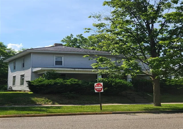 Photo 2 of Sale Pending at 330 S Stewart Ave, Big Rapids, MI 49307 | MLS# 70534247 | Listing updated on 2026-08-25