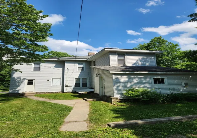Photo 3 of Sale Pending at 330 S Stewart Ave, Big Rapids, MI 49307 | MLS# 70534247 | Listing updated on 2026-08-25