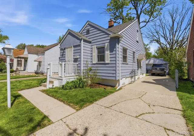 3rd image of 19725 Kingsville St, Harper Woods, MI 48225 | MLS# 60990384