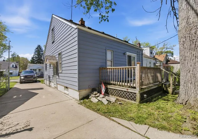 4th image of 19725 Kingsville St, Harper Woods, MI 48225 | MLS# 60990384