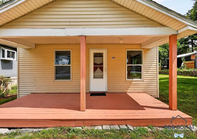 Photo 3 of Sale Pending at 1662 Bristol Ave, Grand Rapids, MI 49504 | MLS# 70553557 | Listing updated on 2026-09-24