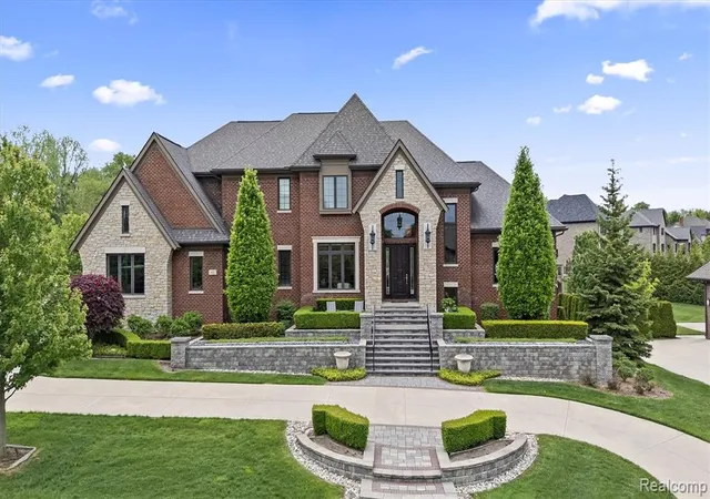 Photo 1 of Sale Pending at 602 Wellington Cir, Rochester Hills, MI 48309 1551 | MLS# 61010592 | Listing updated on 2026-10-06