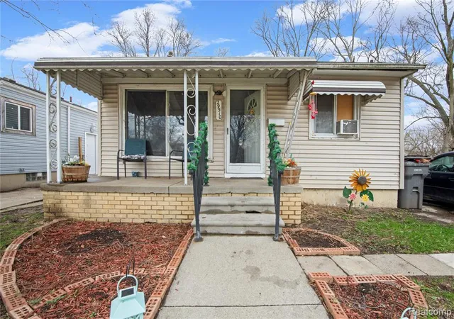 1st image of 29510 Glenwood St, Inkster, MI 48141 | MLS# 60983406