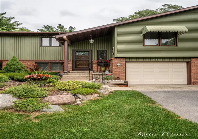 Photo 1 of Sale Pending at 4488 N Valley Dr, Grand Rapids, MI 49525 | MLS# 70550838 | Listing updated on 2026-08-27