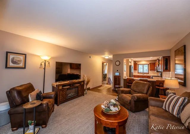 Photo 2 of Sale Pending at 4488 N Valley Dr, Grand Rapids, MI 49525 | MLS# 70550838 | Listing updated on 2026-08-27