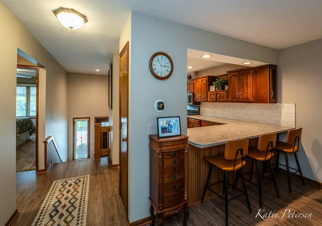 Listing Photo 4 - Condo for sale in building located at 4488 N Vly Dr, Grand Rapids, MI 49525-1372