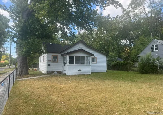 3rd image of 18103 Kentfield St, Detroit, MI 48219 | MLS# 60943901