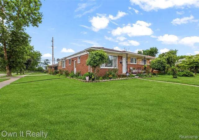 Photo 3 of Sale Pending at 26321 Midway St, Dearborn Heights, MI 48127 | MLS# 61020869 | Listing updated on 2026-08-16