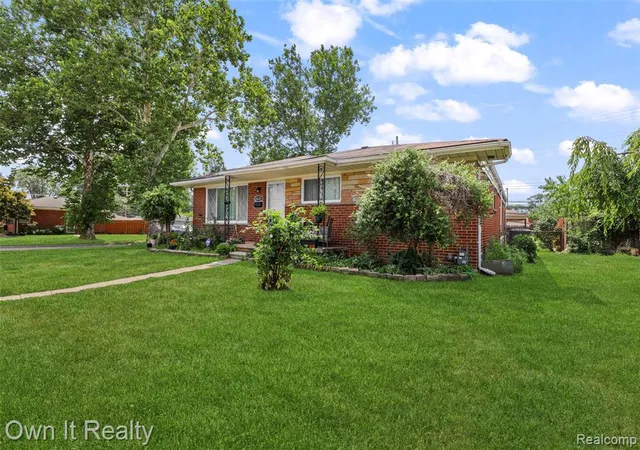 Photo 4 of Sale Pending at 26321 Midway St, Dearborn Heights, MI 48127 | MLS# 61020869 | Listing updated on 2026-08-16