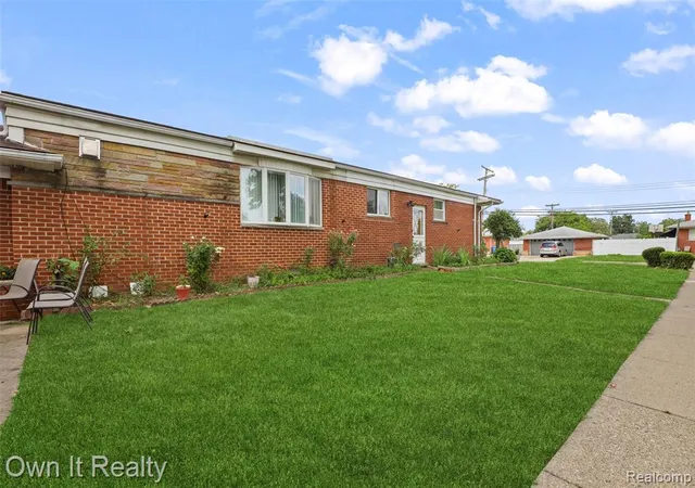 Photo 5 of Sale Pending at 26321 Midway St, Dearborn Heights, MI 48127 | MLS# 61020869 | Listing updated on 2026-08-16