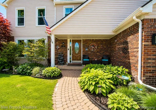 Homes for sale in Commerce Township, MI | 8952 Cynthia Ct, Commerce Township, MI 48382 | MLS# 61002568