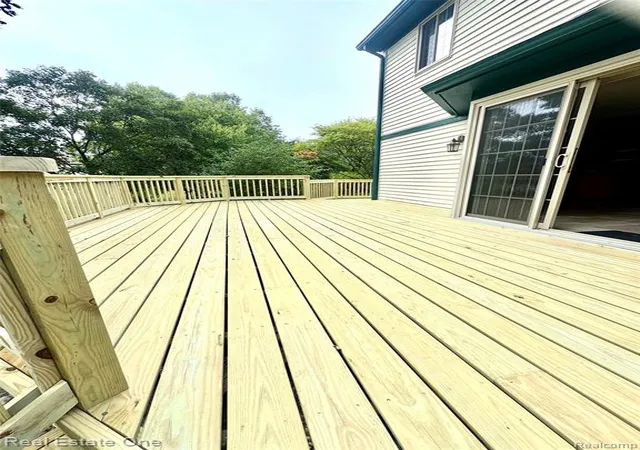 23rd image of 2140 W View Ct, Lake Orion, MI 48360 | MLS# 61004612