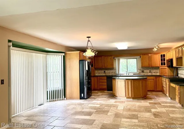 Homes for sale in Lake Orion, MI | 2140 W View Ct, Lake Orion, MI 48360 | MLS# 61004612