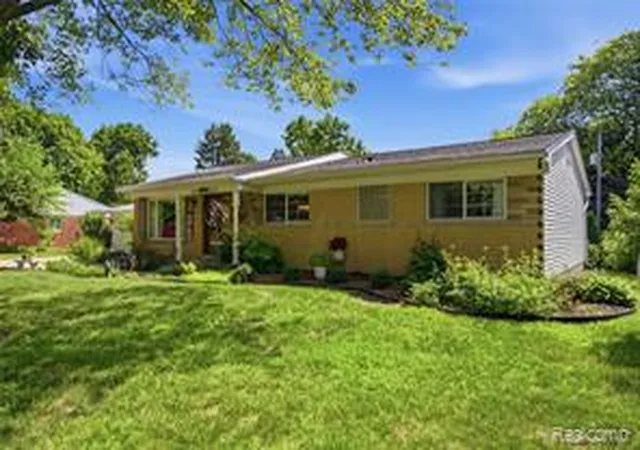 Homes for sale in Commerce Township, MI | 4844 Whitlow Blvd, Commerce Township, MI 48382 | MLS# 61008416
