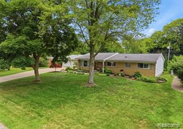 Homes for sale in Commerce Township, MI | 4844 Whitlow Blvd, Commerce Township, MI 48382 | MLS# 61008416