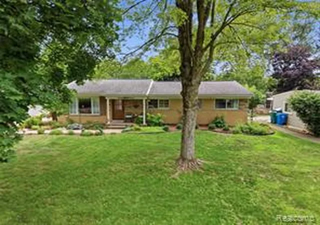 Homes for sale in Commerce Township, MI | 4844 Whitlow Blvd, Commerce Township, MI 48382 | MLS# 61008416