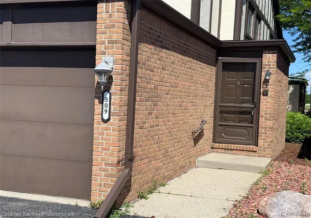 Condo for sale at 309 Country Clb Dr #25, Saint Clair Shores, MI 48082 1060 | MLS# 61002719