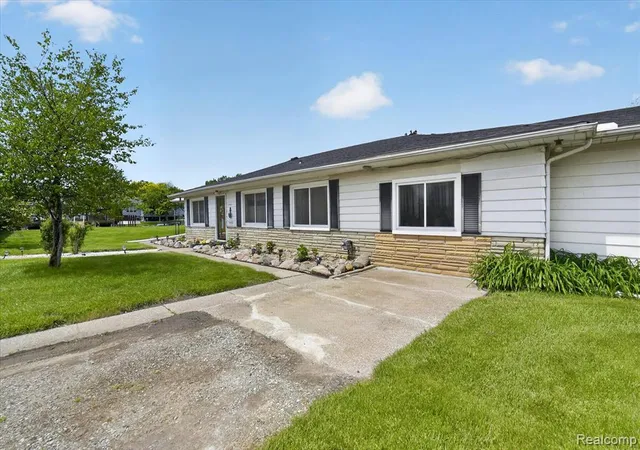 Homes for sale in Gibraltar, MI | 29886 Pointe Dr, Gibraltar, MI 48173 | MLS# 60996599