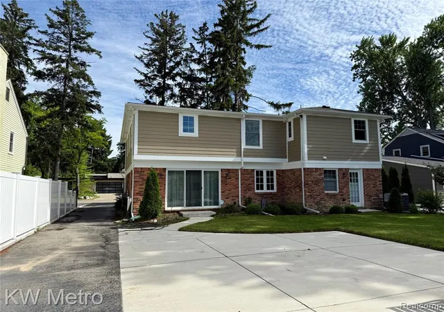 Homes for sale in Birmingham, MI | 2175 Fairway Dr, Birmingham, MI 48009 | MLS# 61005768