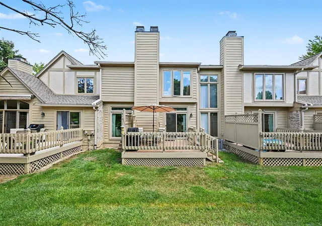 Photo 2 of Sale Pending at 2785 Maitland Dr, Ann Arbor, MI 48105 | MLS# 70539669 | Listing updated on 2026-09-17