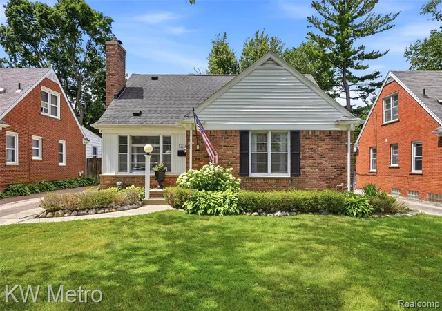 Homes for sale in Royal Oak, MI | 1210 Lyons Ave, Royal Oak, MI 48073 | MLS# 61005034