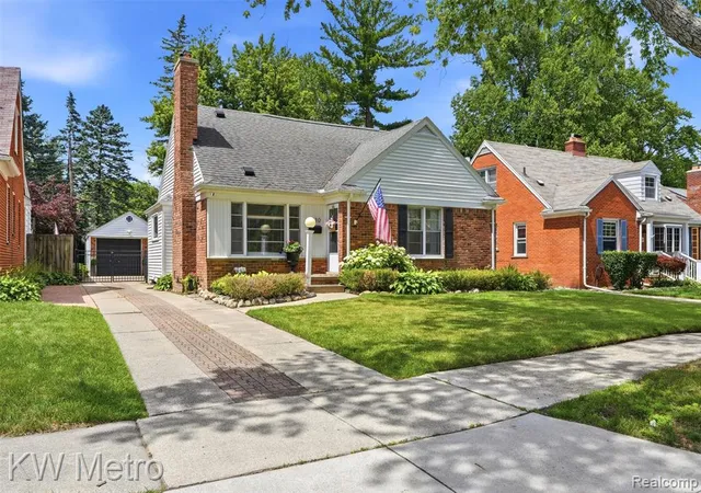 Homes for sale in Royal Oak, MI | 1210 Lyons Ave, Royal Oak, MI 48073 | MLS# 61005034