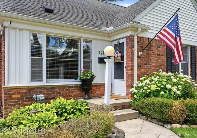 Homes for sale in Royal Oak, MI | 1210 Lyons Ave, Royal Oak, MI 48073 | MLS# 61005034